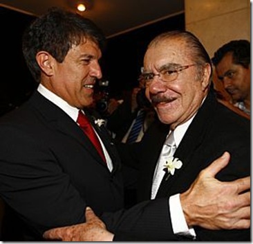 Agaciel Maia e José Sarney, afilhado e padrinho político se confraternizam antes de seus esquemas serem revelados. Agora, o silêncio do ex-diretor geral será devidamente valorizado quando a tormenta passar. - Foto:safreire